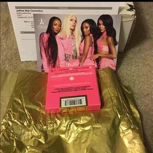 Jeffree star so gold highlighter